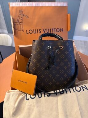 Louis Vuitton Noe Noe MM Brown Monogram Canvas Drawstring with black straps